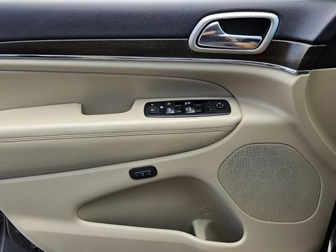 Used 2014 Jeep Grand Cherokee Limited image 23