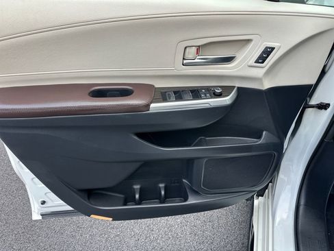 Used 2021 Toyota Sienna Platinum image 14