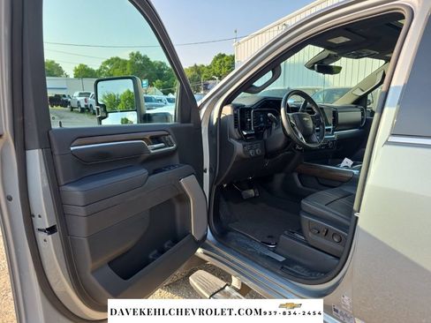Used 2026 Chevrolet Silverado 2500 High Country w/ High Country Premium Package AWD/4WD image 9