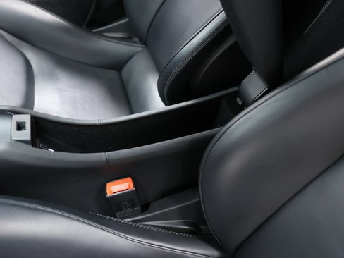 Used 2023 McLaren Artura RWD image 16