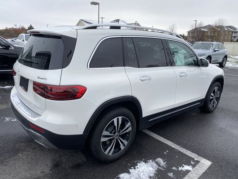 Used 2025 Mercedes-Benz GLB 250 4MATIC image 7