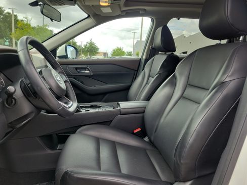 Certified 2021 Nissan Rogue SV w/ Premium Package FWD image 13
