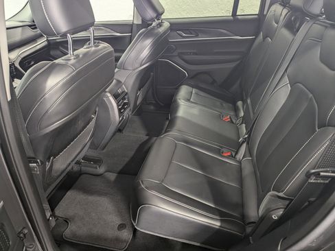 Used 2022 Jeep Grand Cherokee Limited image 11