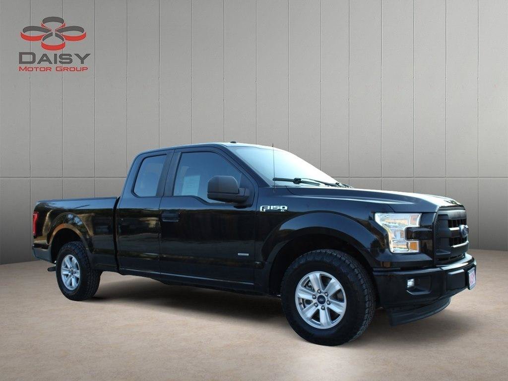 Used 2017 Ford F150 XL w/ Equipment Group 101A Mid RWD image 3