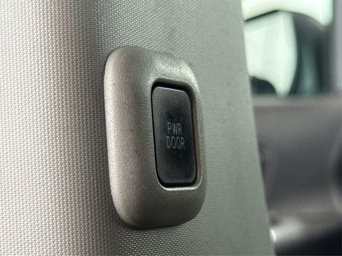 Used 2016 Toyota Sienna SE w/ SE Preferred Package FWD image 26