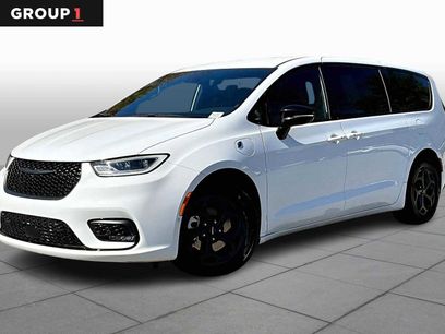 Used 2024 Chrysler Pacifica Limited