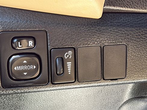 Used 2015 Toyota Corolla LE FWD image 22