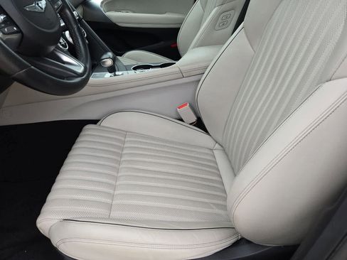 Used 2023 Genesis G70 3.3T RWD image 14