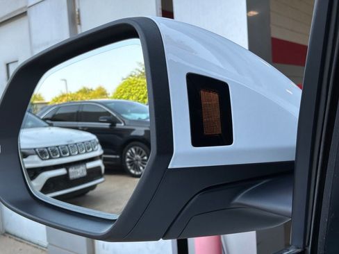 Used 2019 Audi Q8 Premium Plus w/ Premium Plus AWD/4WD image 21