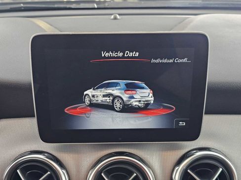 Used 2020 Mercedes-Benz GLA 250 4MATIC w/ Premium Package image 25