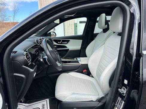 Used 2024 Mercedes-Benz GLC 300 4MATIC image 22