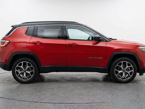 Used 2025 Jeep Compass Limited AWD/4WD image 11