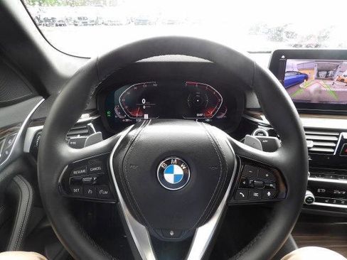 Used 2022 BMW 530i xDrive w/ Convenience Package image 16