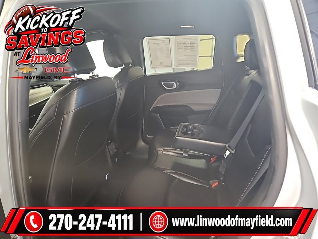 Used 2025 Jeep Compass Limited AWD/4WD image 13