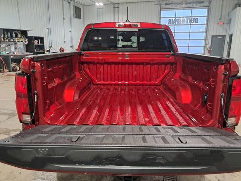 Used 2025 Chevrolet Colorado LT w/ LT Convenience Package image 13