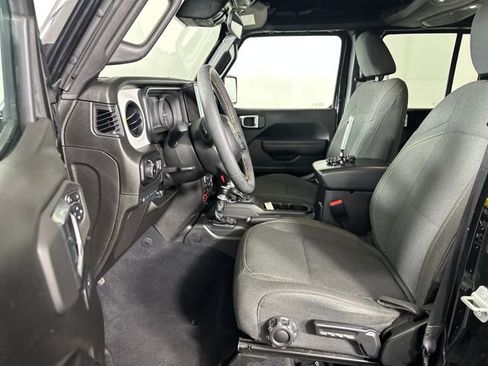Used 2024 Jeep Wrangler Unlimited image 10