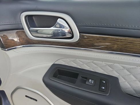 Used 2020 Jeep Grand Cherokee Summit AWD/4WD image 32