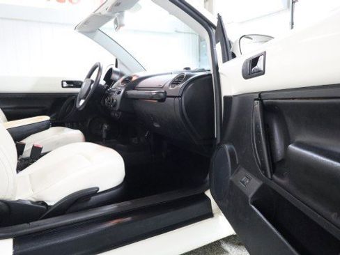 Used 2007 Volkswagen Beetle Triple White Edition image 10