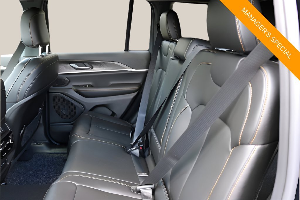 New 2026 Jeep Grand Cherokee Limited AWD/4WD image 15