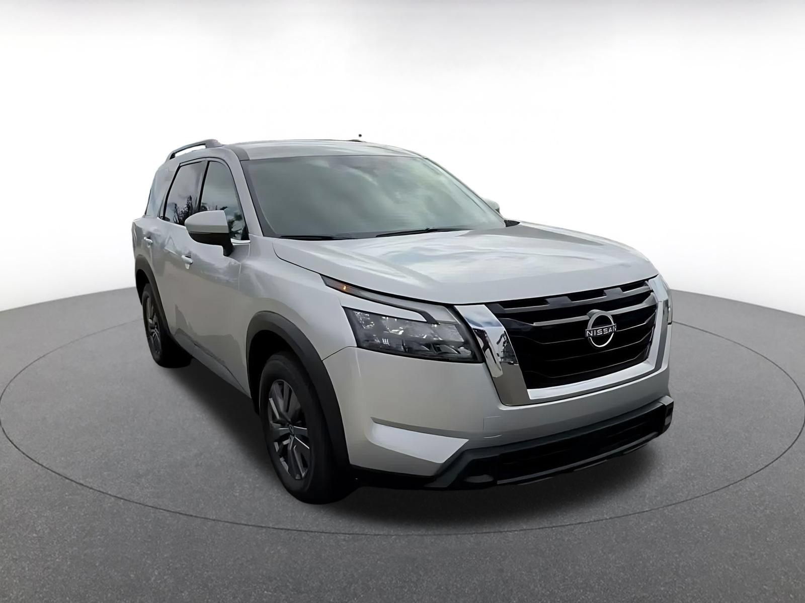 Used 2025 Nissan Pathfinder SV FWD image 3