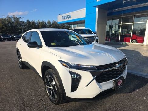 Used 2024 Chevrolet Trax RS image 1