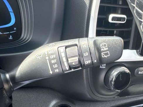 Certified 2025 Hyundai Venue Limited FWD image 22