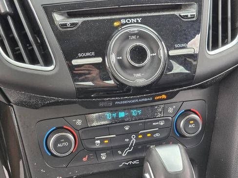 Used 2017 Ford Focus Titanium FWD image 28