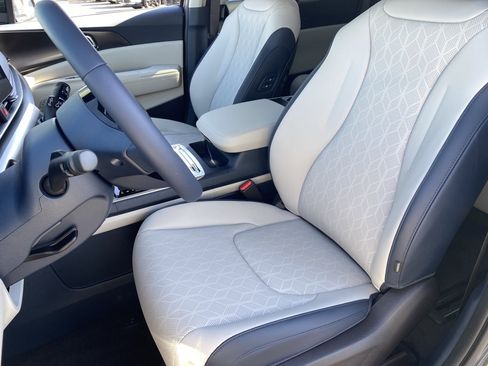 New 2026 Kia Carnival SX w/ SX Dark Edition Package image 18