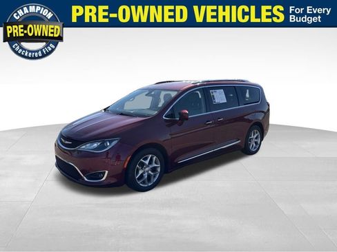 Used 2018 Chrysler Pacifica Touring-L Plus w/ Tire & Wheel Group image 1