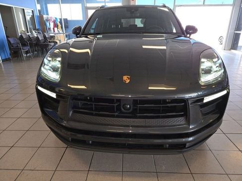 Used 2025 Porsche Macan AWD/4WD image 3