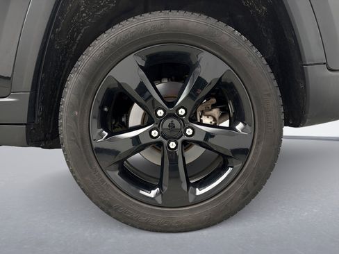 Used 2023 Jeep Grand Cherokee Limited w/ Black Appearance Package image 26