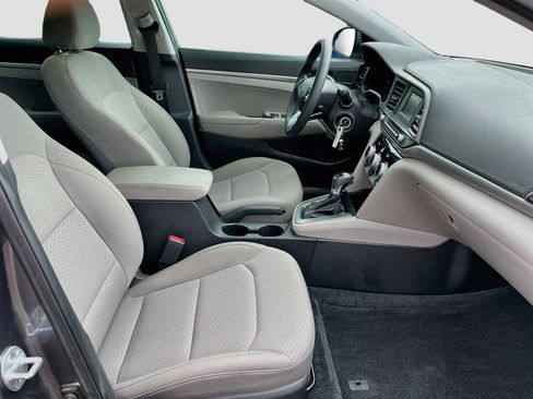 Used 2019 Hyundai Elantra SE FWD image 25