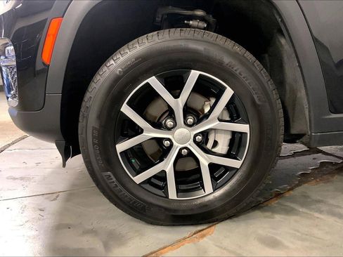 Used 2025 Jeep Grand Cherokee Limited AWD/4WD image 9