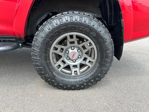 Used 2019 Toyota 4Runner TRD Off-Road Premium AWD/4WD image 31