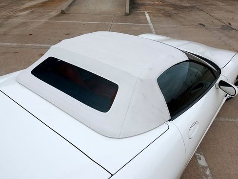 Used 2001 Chevrolet Corvette Convertible w/ Preferred Equipment Group2 image 32