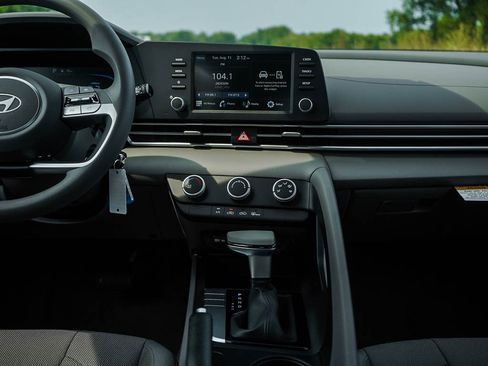 New 2026 Hyundai Elantra SE FWD image 15