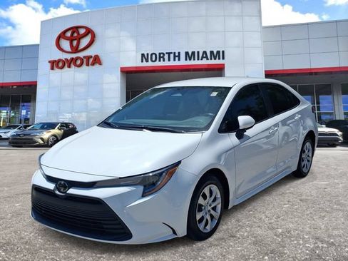 Used 2023 Toyota Corolla LE FWD image 2