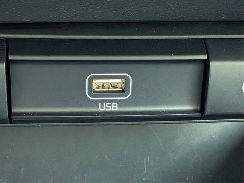 Used 2024 Kia Niro LX image 19