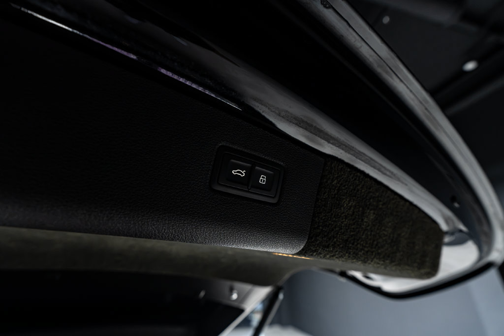 Used 2022 Bentley Bentayga AWD/4WD image 48