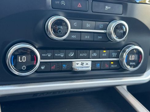 Used 2024 Ford Expedition Limited image 29