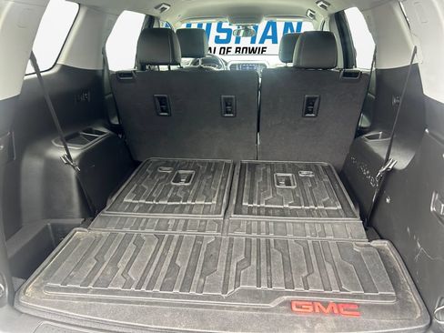 Used 2022 GMC Acadia SLT w/ LPO, Floor Liner Package AWD/4WD image 16