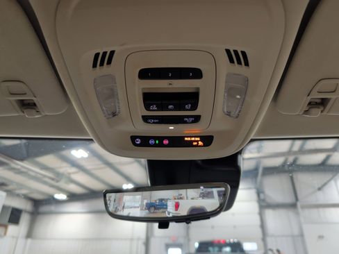 Used 2023 Buick Envision Avenir image 11