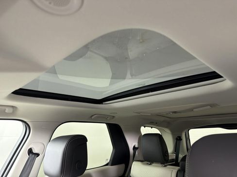 New 2026 Land Rover Discovery Limited Edition image 9