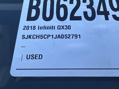 Used 2018 INFINITI QX30 Base image 6