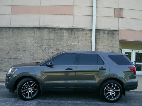 Used 2018 Ford Explorer Sport w/ Ford Safe & Smart Package AWD/4WD image 8