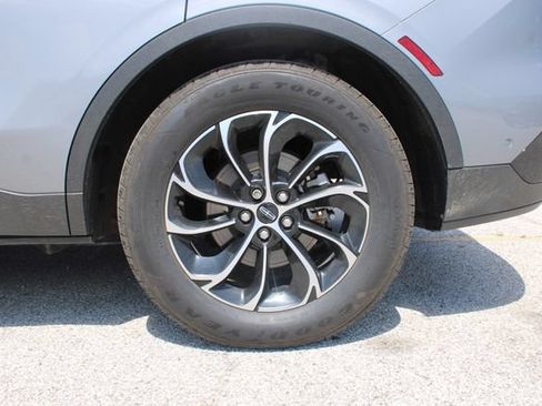 Used 2024 Lincoln Nautilus Premier AWD/4WD image 32