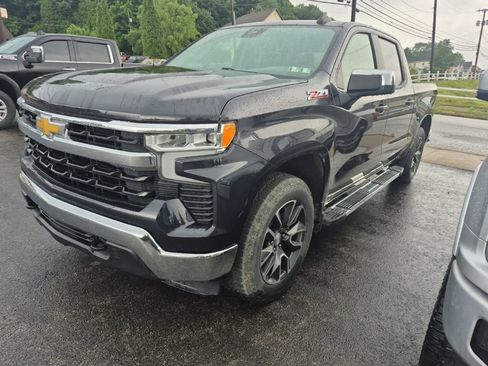 Used 2023 Chevrolet Silverado 1500 LT AWD/4WD image 3