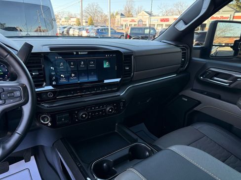 Used 2024 Chevrolet Silverado 2500 ZR2 w/ Technology Package image 53