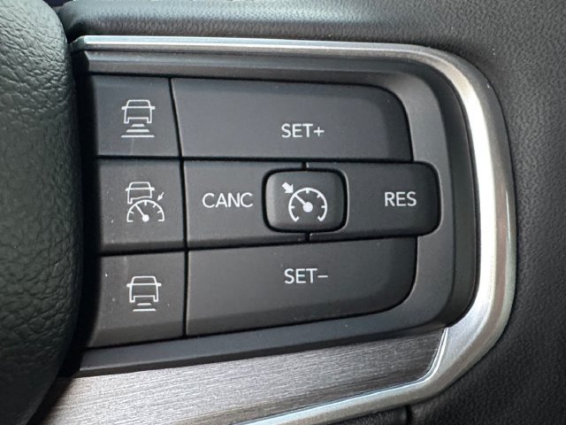 Used 2025 Jeep Wagoneer 4WD image 8