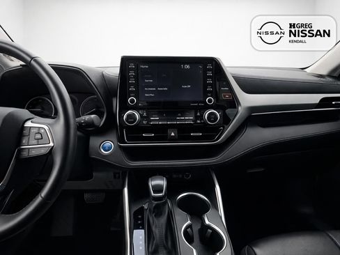 Used 2021 Toyota Highlander XLE image 10